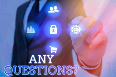 Soru Sorusu Gösteren Not Yazılıyor. İş fotoğrafı gösterimi bir kişiye bir şey hakkında soru sormak için emir yazmamı söylüyorsunuz..