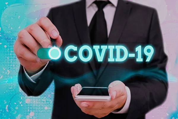 Szövegírás Covid19. Üzleti koncepció a koronavírus által okozott enyhe vagy súlyos légzőszervi megbetegedésekre. — Stock Fotó