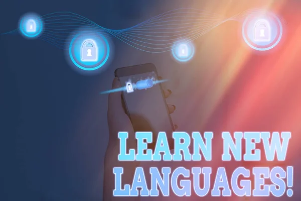 Texto de escritura de palabras Aprender nuevos idiomas. Concepto de negocio para el desarrollo de la capacidad de comunicación en lengua extranjera . —  Fotos de Stock