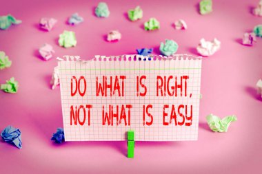 El yazısı metni. Doğru olanı yap, kolay olanı değil. Doğru olanı savunmak için direnmek anlamına gelen kavram..