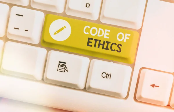 Tulisan kata Kode Etika. Konsep bisnis untuk panduan dasar untuk perilaku profesional dan melaksanakan tugas. — Stok Foto
