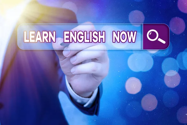 Word writing text Ucz się angielskiego teraz. Koncepcja biznesowa dla zdobycia lub nabycia wiedzy i umiejętności języka angielskiego. — Zdjęcie stockowe