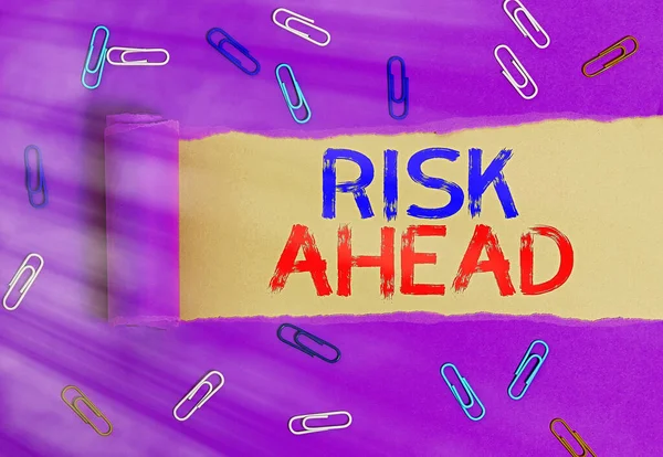 Text tecken som visar Risk Ahead. Konceptuell bild Sannolikhet eller risk för skada, skada, ansvar, förlust. — Stockfoto