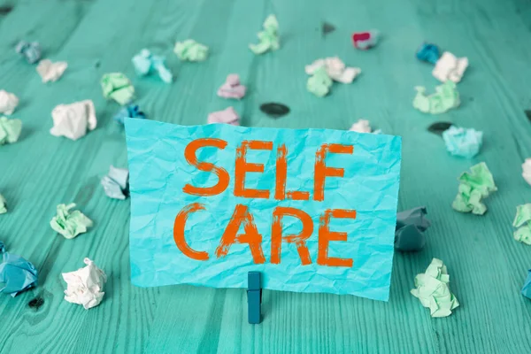Texto de caligrafia Self Care. Conceito que significa a prática de tomar medidas para melhorar a própria saúde . — Fotografia de Stock