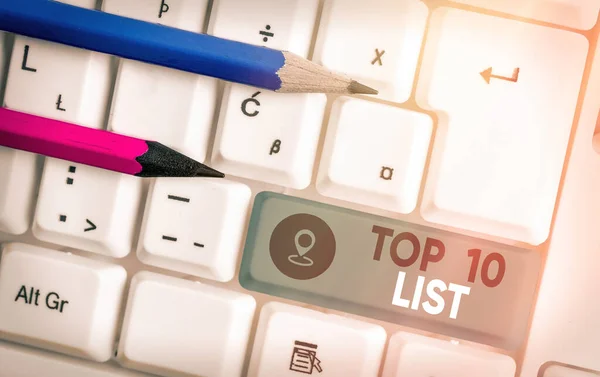 Nota de escritura que muestra la lista Top 10. Foto de negocios mostrando los diez artículos más importantes o exitosos en una lista particular . —  Fotos de Stock