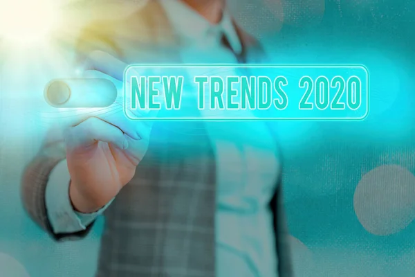 Nota de redacción que muestra las Nuevas Tendencias 2020. Foto de negocios que muestra la dirección general en la que algo se está desarrollando. . — Foto de Stock