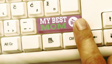 En İyi Annem 'in el yazısı. Kavram, annenin sevgisini takdir etmektir. İltifat..