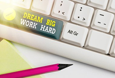 Kelime yazma metin Dream Big Work Hard. Kendinize inanmak ve hayalleri ve hedefleri takip etmek için İş kavramı.