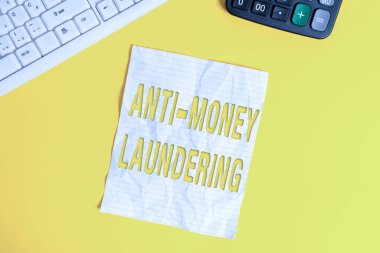 Kara para aklamayla mücadele eden kavramsal el yazısı. İş fotoğraflama düzenlemeleri yasa dışı eylemler yoluyla gelir elde etmeyi durdurur Masada pc klavye ile defter üzerinde yer kopyala.