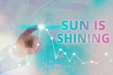 Kavramsal el yazısı Güneş Parlıyor 'u gösteriyor. İş fotoğrafı metni sıcaklığı, mutluluğu ve zevki yayar..