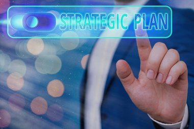 El yazısı Stratejik Plan. Kavram, istenen geleceği öngören sistematik bir süreçtir..