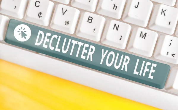 Texto de escritura a mano Declutter Your Life. Concepto significado Para eliminar cosas extrañas o información en la vida . — Foto de Stock
