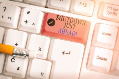 Kelime yazma metni Sadece Önümüzde Kapatma. Fabrika işletmelerini kapatmak için iş kavramı ya kısa ya da sonsuza dek..