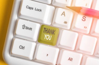 El yazısı. Teşekkür ederim. Bir hediye veya hizmet kabul ederken kullanılan kibar bir ifade anlamına gelir..