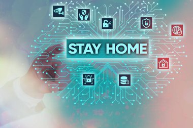 Stay Home 'u gösteren bir not yazıyorum. İş fotoğrafı gösterimi bir etkinlik için dışarı çıkmayın ve evde ya da evde kalın..