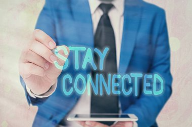 Kelime yazma metni Bağlantıda kal. Sosyal profesyonel ticari ilişkinin devam etmesi için iş kavramı.