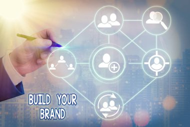 Damganızı İnşa Edin 'i gösteren metin işareti. Reklam kampanyaları kullanarak marka eşitliğini arttıran kavramsal fotoğraf.