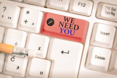 Word yazma metni Size İhtiyacımız Var. Belirli bir iş veya hedef için birlikte çalışmasını istemek için iş kavramı.