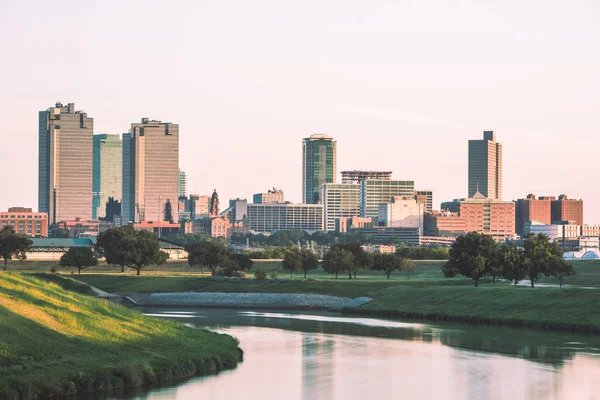 Downtown Fort Worth z rzeki Trinity — Zdjęcie stockowe