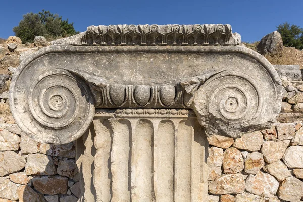 Cabeza de columna en Letoon ciudad antigua, Mugla — Foto de Stock