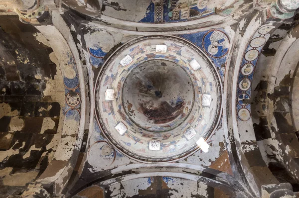 Потолок церкви Тигран Хоненц в древнем городе Ани, Карс, Турк — стоковое фото