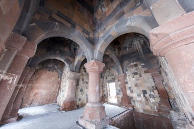 Cami Ef Ebu'l Manucehr ve mezar Camii Manucehr, A