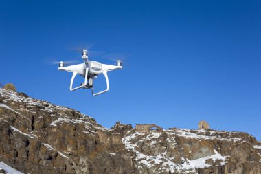 Rock doğa dron'un uçan