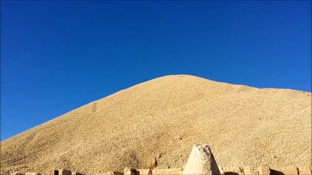 Posągi West tarasu hotelu Mount Nemrut, Adıyaman, Turcja — Wideo stockowe