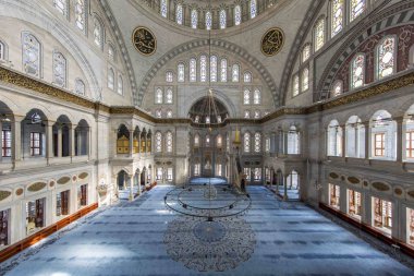 Fatih, İstanbul, Türkiye 'deki Nuruosmaniye Camii' nin iç manzarası