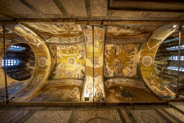 Vue des fresques et des mosaïques de l'église de Chora à Istanbul — Photo
