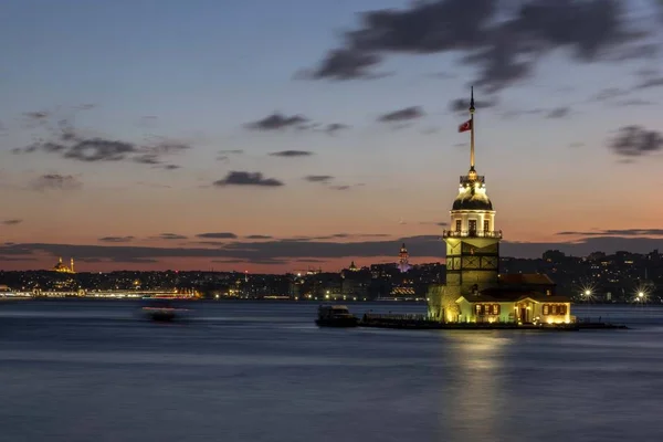 Tour de Maiden au coucher du soleil à Istanbul — Photo