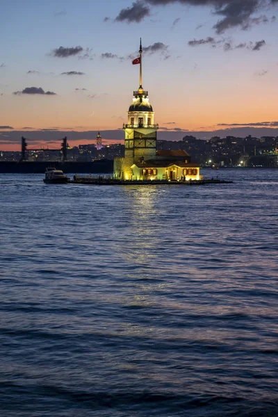 Wieża Dziewicy o zachodzie słońca w Stambule — Zdjęcie stockowe