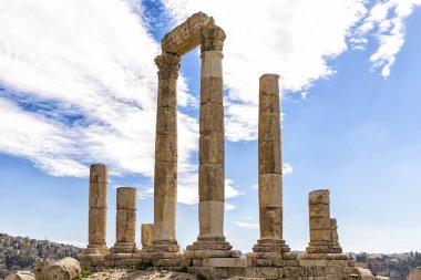 Görünümü Tapınağı Herkül: Amman, Jordan. Amman Kalesi, dünyanın en eski sürekli yaşadığı yerler arasında olarak kabul edilir en önemli Roma yapısı olduğunu.