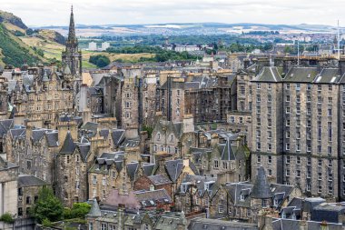 Scotland, Büyük Britanya Edinburgh Old Town görünümüdür. Bu İskoçya'nın başkenti en eski parçası ve çok Ortaçağ sokak plan ve birçok reform döneminden kalma binalar korunmuş