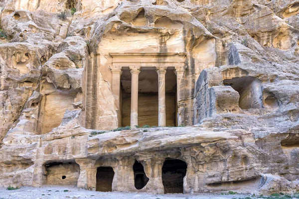 Triclinium v malé Petra, Jordánsko — Stock fotografie