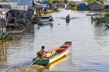 Etkinlik köyde kayan Tonle Sap Gölü, Kamboçya