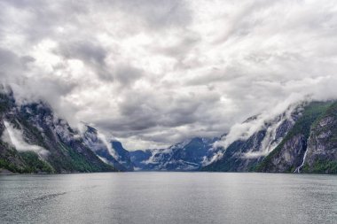 Naeroyfjord Norveç'in girişine. 