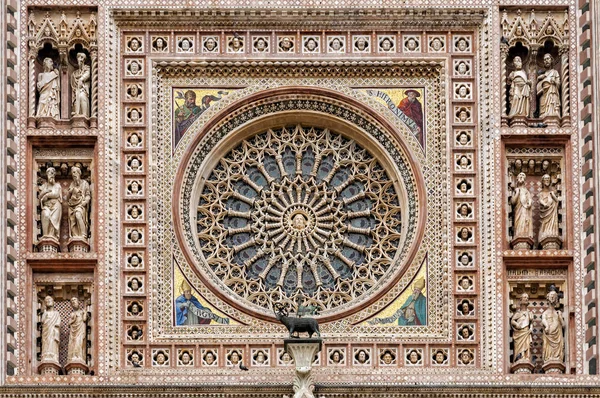 Orvieto-katedralens midtre rosevindu, Italia – stockfoto