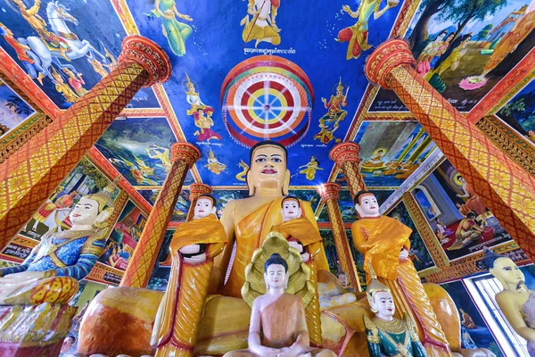 Wat lolei Kloster Tempel im Inneren, Kambodscha — Stockfoto