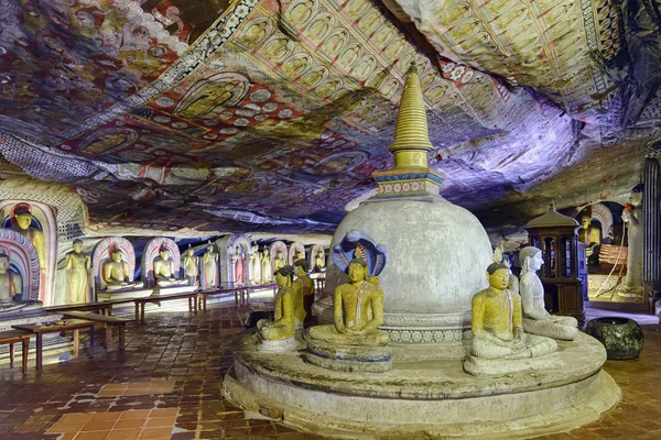 Höhle der großen Könige in Dambulla Höhlentempel, sri lanka — Stockfoto