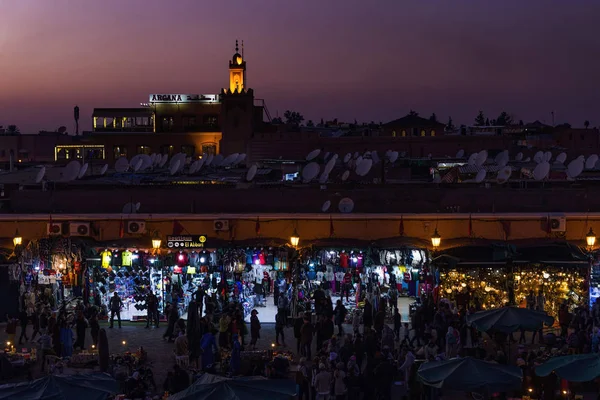 Jamaa el Fna al atardecer en Marrakech, Marruecos —  Fotos de Stock