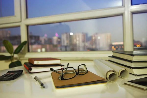 Zakelijke werktafel in kantoor — Stockfoto