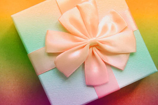 Gift box isolated on color background — Stock Photo, Image