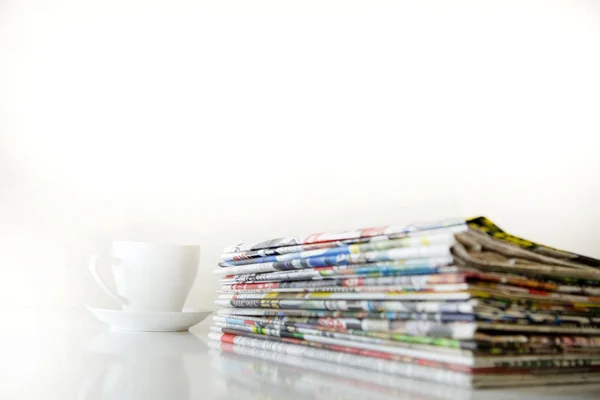 Reading newspaper on table — Stock Photo, Image