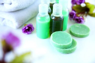 Beyaz arka plan üzerinde güzel spa ayarı