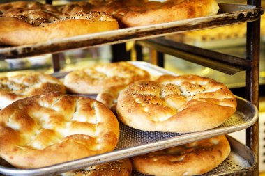 Çeşitli ekmek ve hamur işleri.