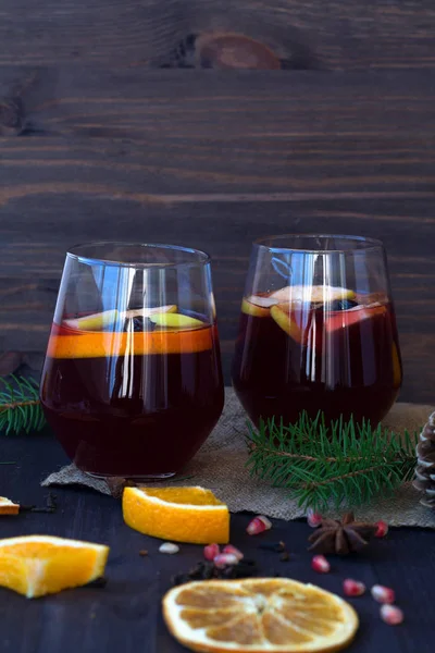 Warme Dranken Van Winter Herfst Twee Glazen Rode Glühwein Met — Stockfoto