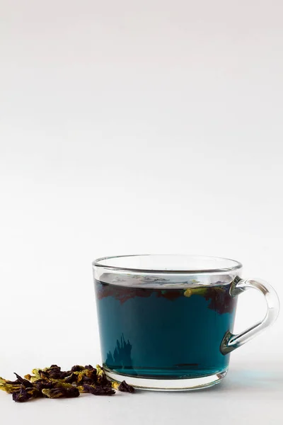 Healthy Lifestyle Butterfly Pea Tea Glass Cup Blue Herbal Tea — Stock Photo, Image