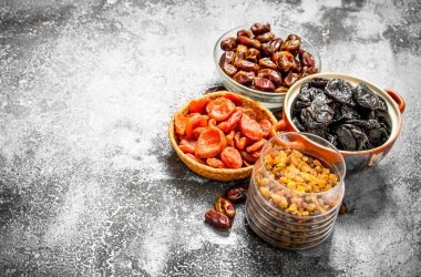 Çeşitli kuru meyve kase.