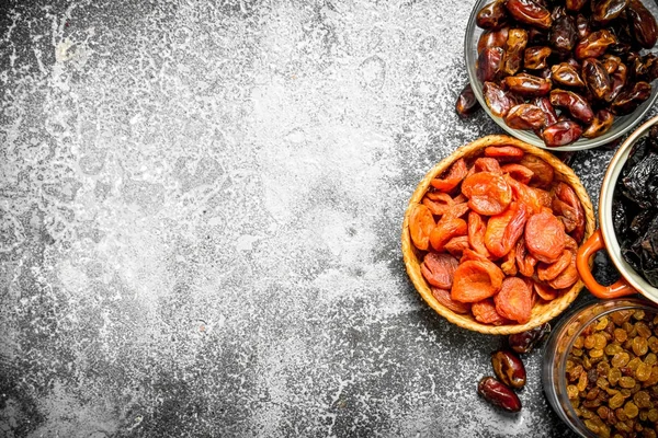 Çeşitli kuru meyve kase.